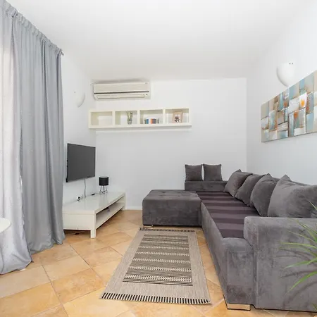 Verandah * تروغير