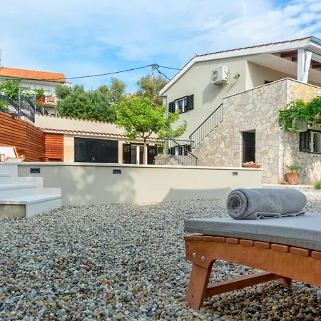 Vila Verandah *