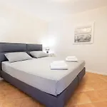Verandah Vila *