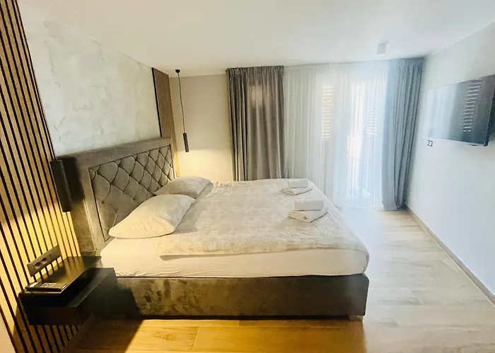 Verandah * 特罗吉尔